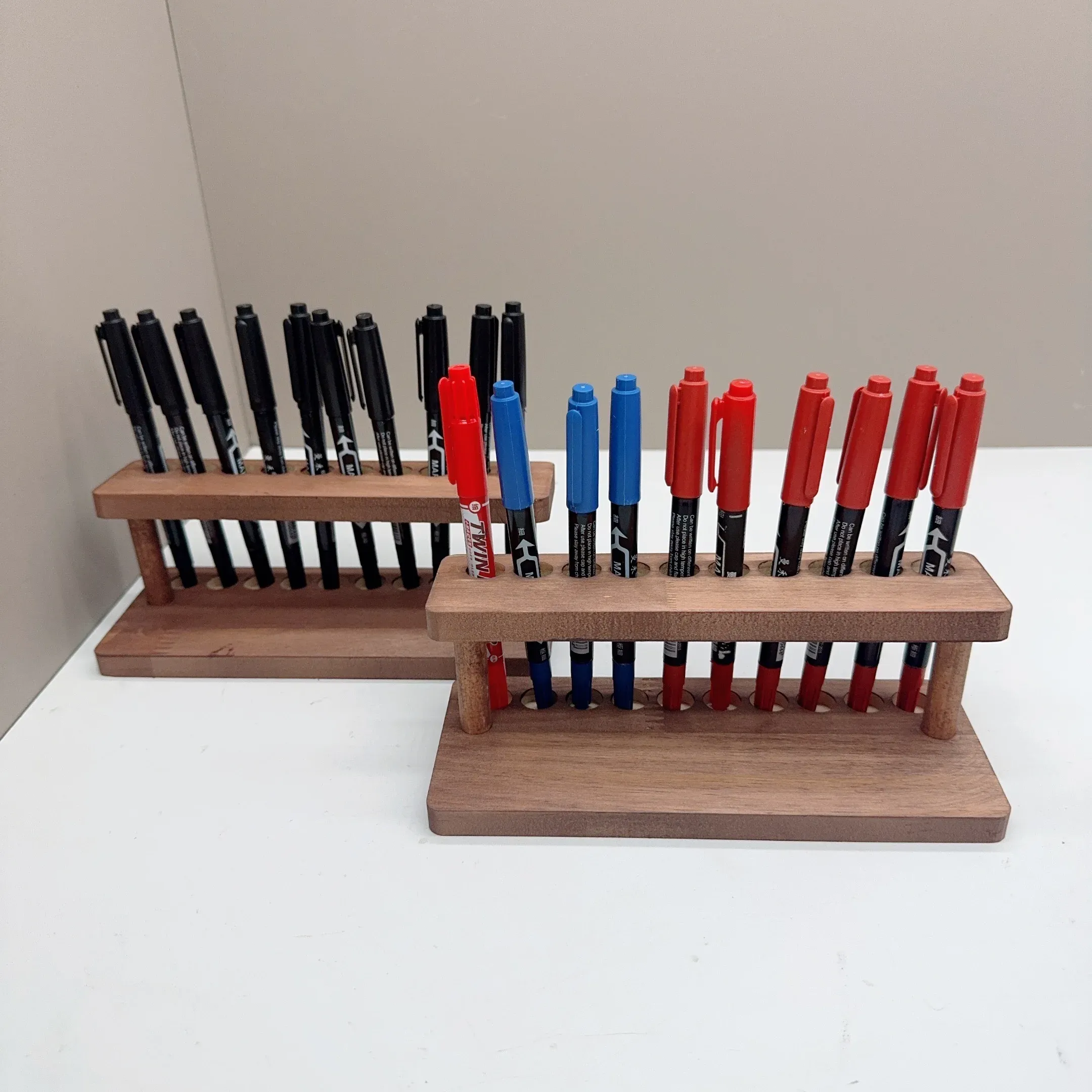 Organisateur de bureau multifonction en bois couleur noyer, porte-stylos et support pour téléphone 11