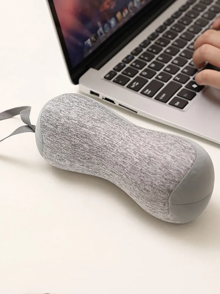 Oreiller cervical utilisé au bureau