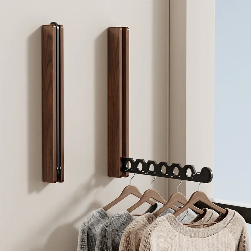 Cintre en bois pliable avec support mural et organisateur de vêtements invisible pour un gain de place optimal