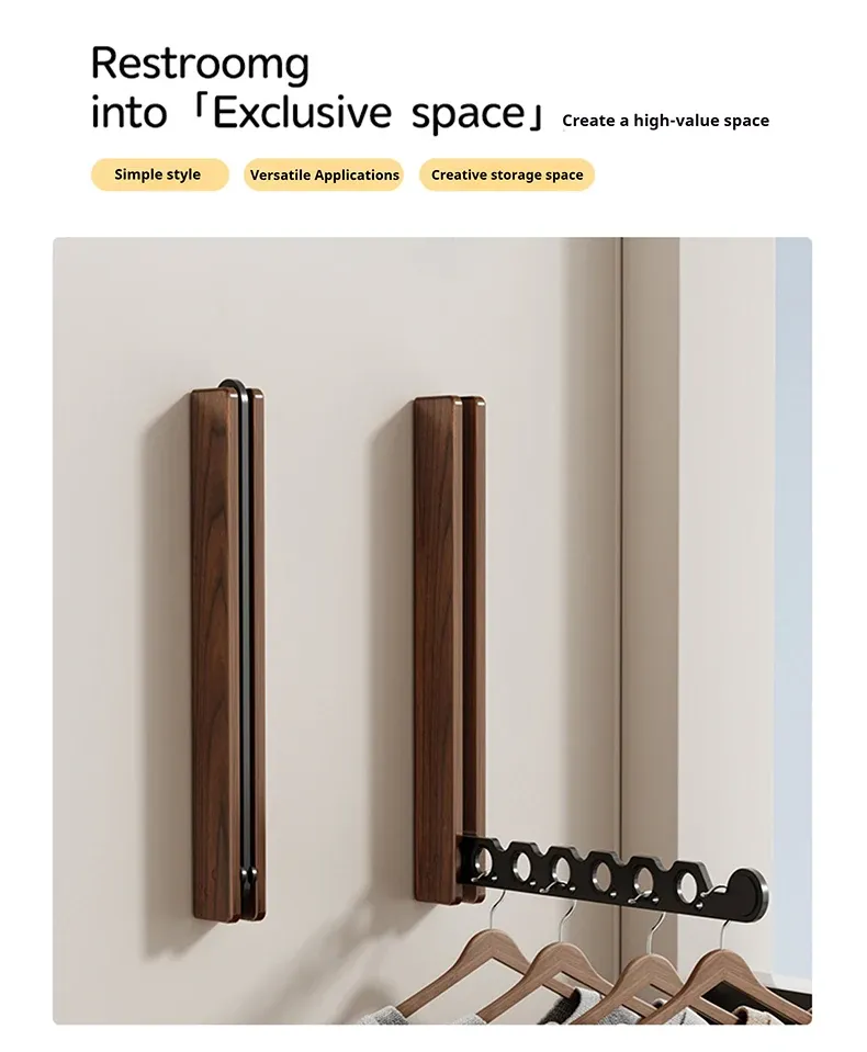 Cintre en bois pliable en situation