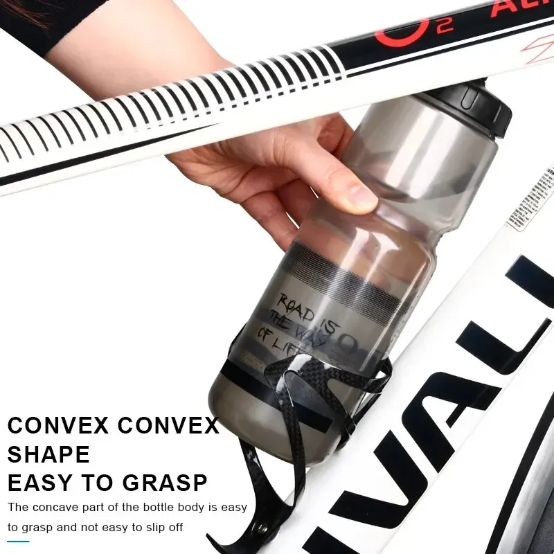 Gourde RIDERACE lors d'une sortie à vélo