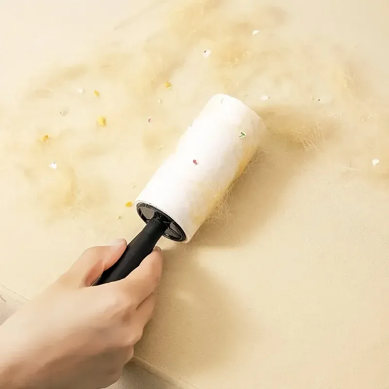 Rouleaux anti-peluches blancs présentés ensemble