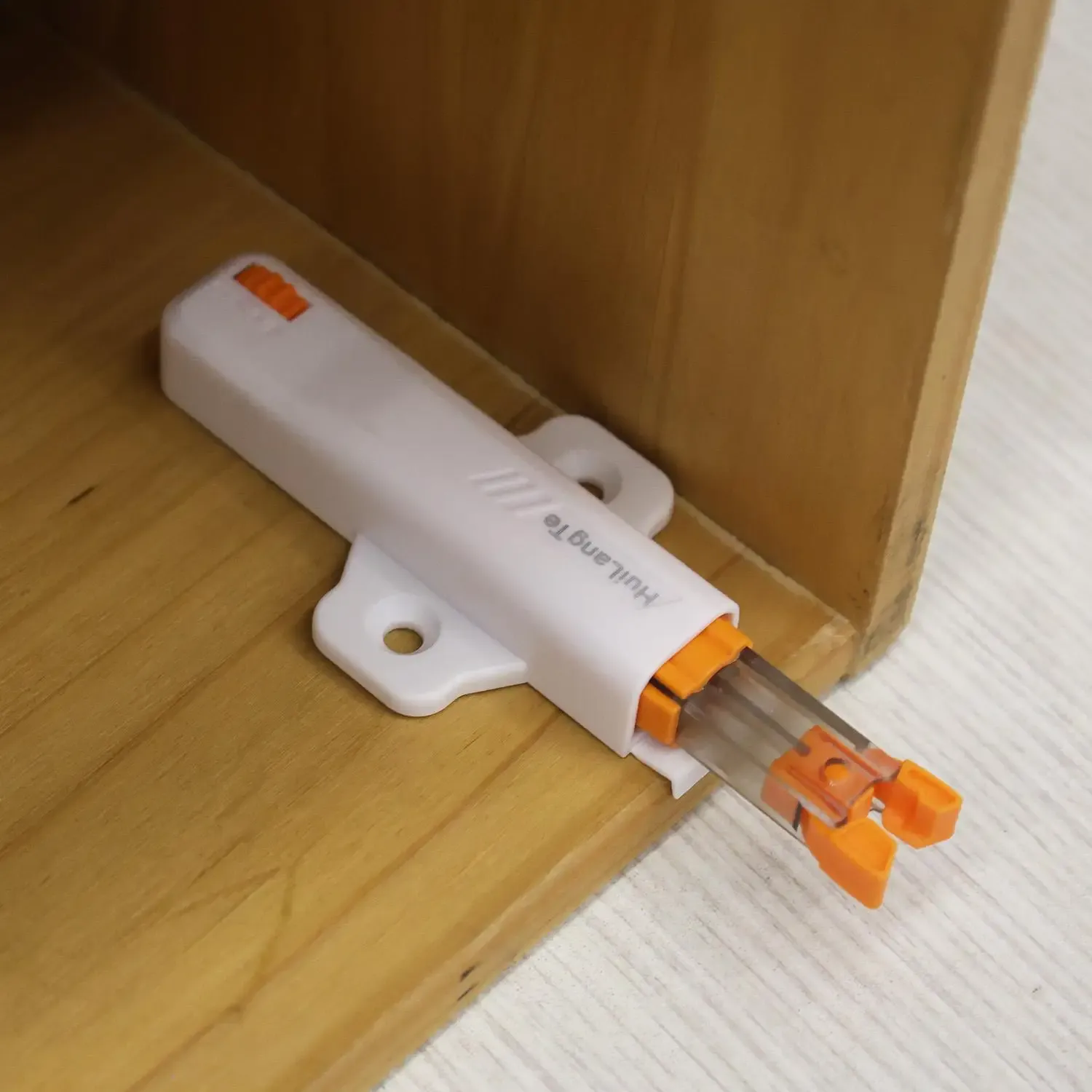 Loquet tactile dans un aménagement de cuisine