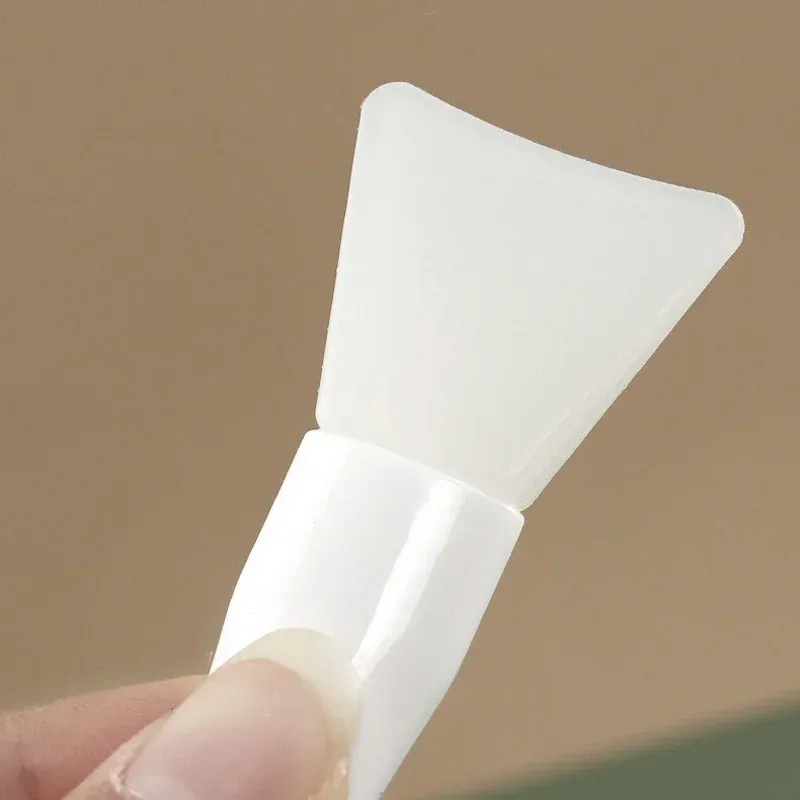 Brosse à masque facial en silicone, tête souple avec grattoir intégré, brosse double usage pour application de masque boue, outil de beauté, lot de 1 pièce 3