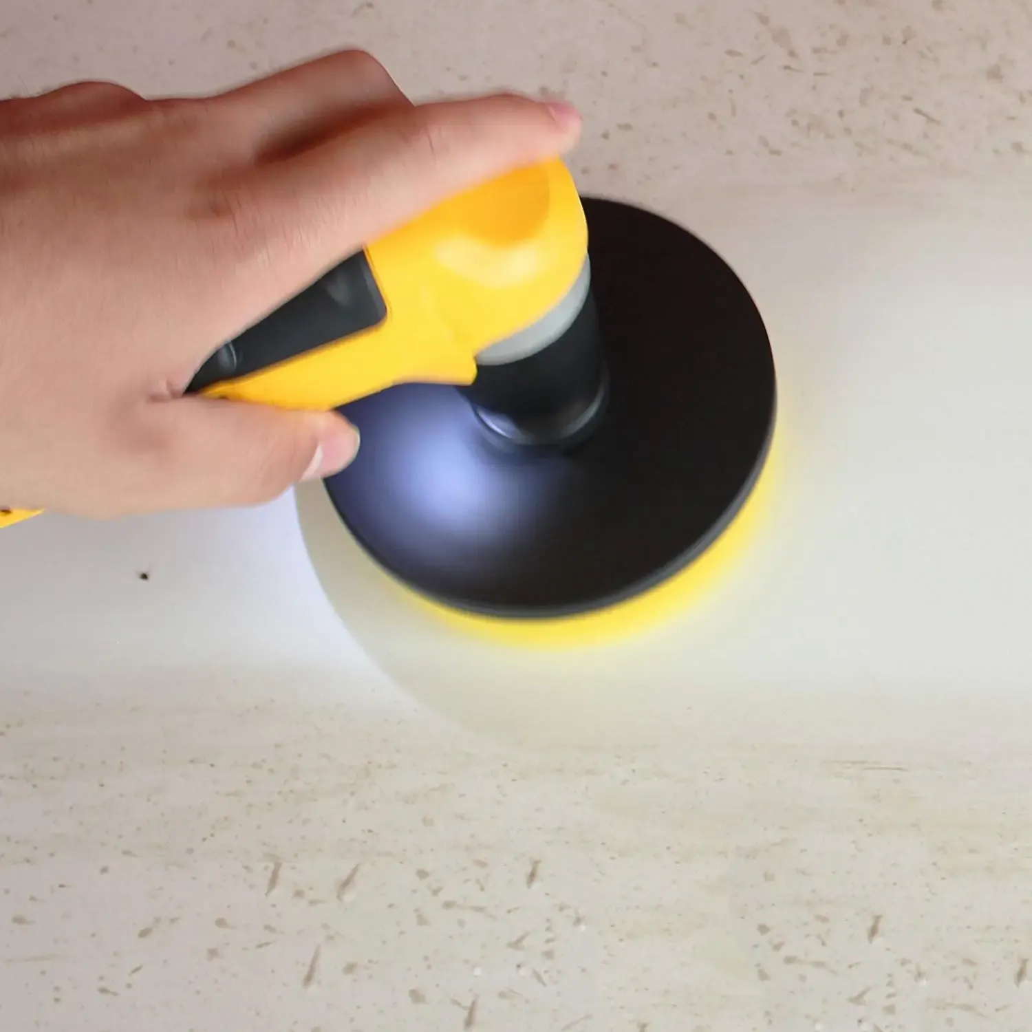 Détail de la brosse de nettoyage