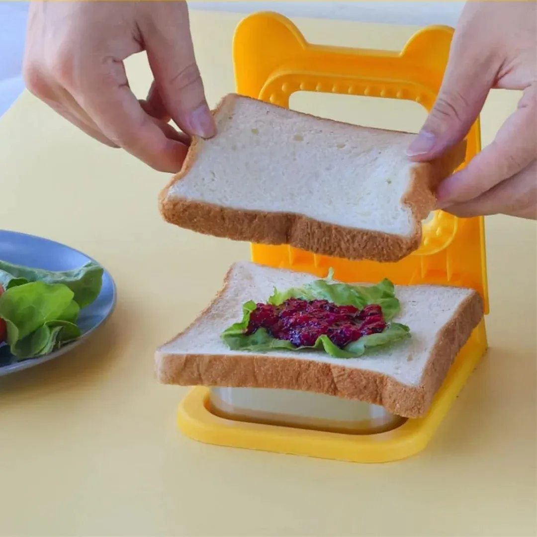 Découpe de sandwichs carrés