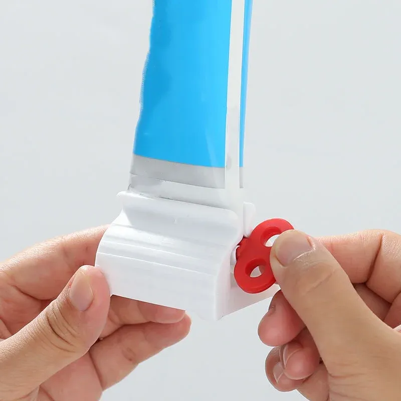 Presse-dentifrice ambiance salle de bains