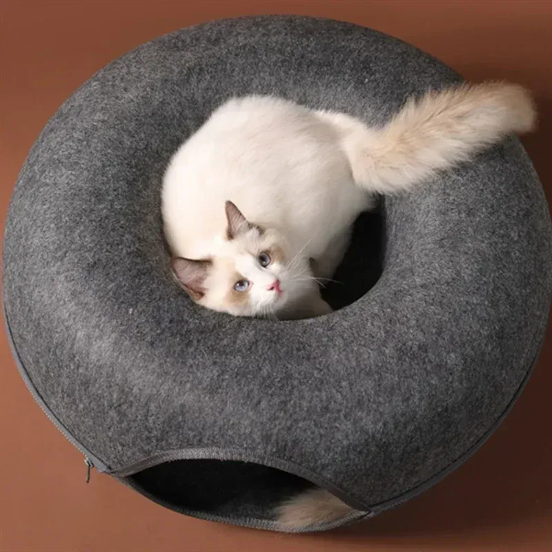 Lit donut en feutre, vue de profil
