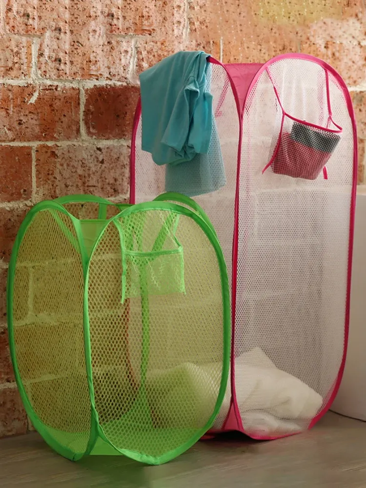 Vue détaillée de la maille respirante du panier à linge