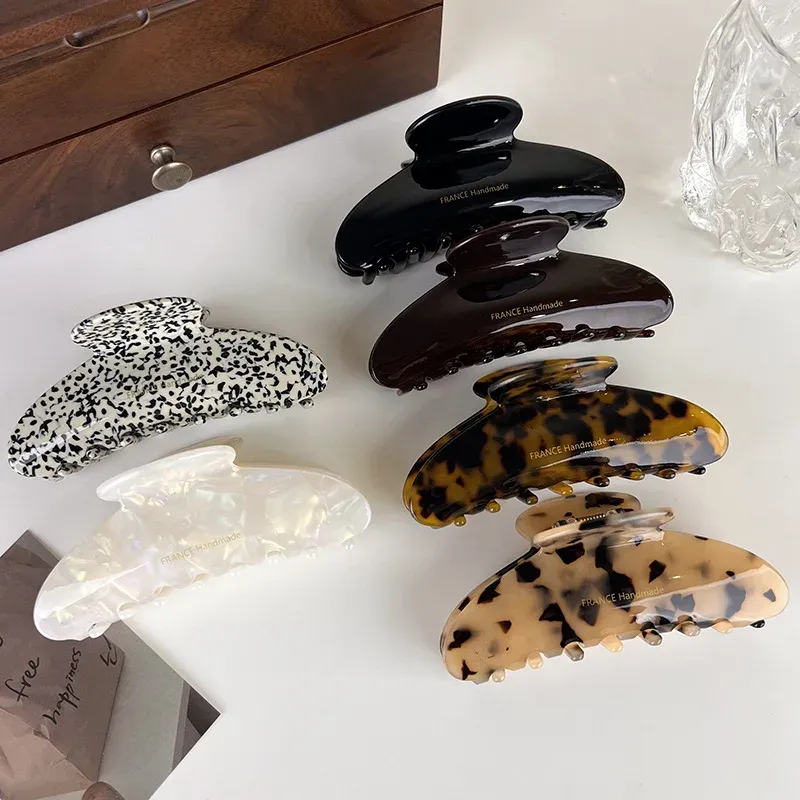 Accessoire capillaire en acétate au design rétro