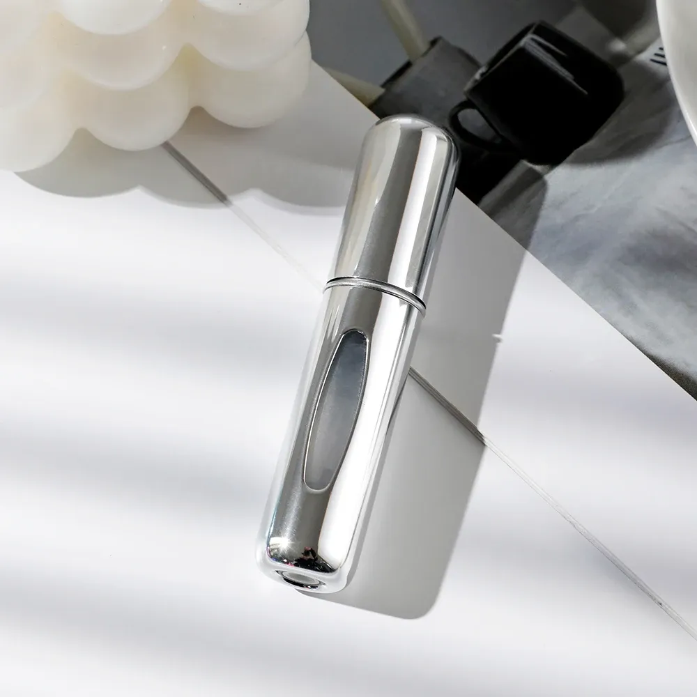 Flacons de parfum prêts pour le voyage