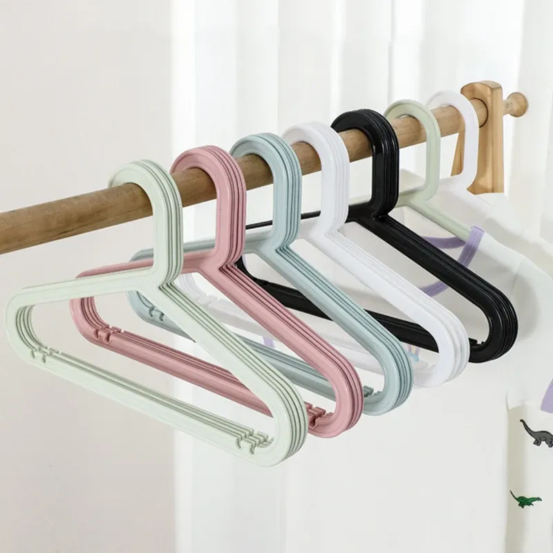 Détail des cintres pour enfants