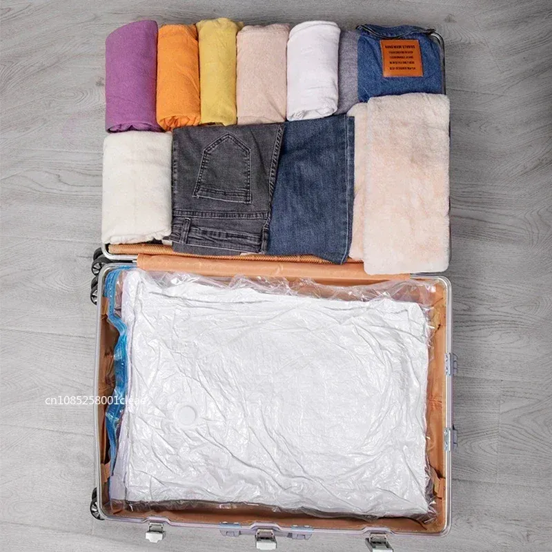 Sacs sous vide remplis de textiles