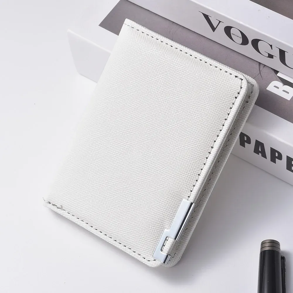 Portefeuille mince rangé dans une poche