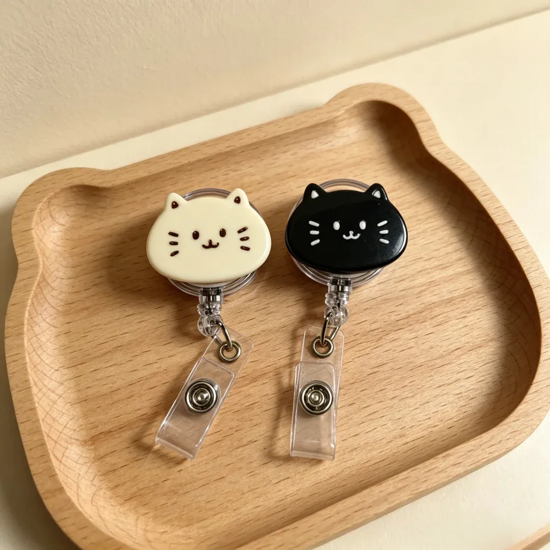 Porte-badge chat noir et blanc à l'usage
