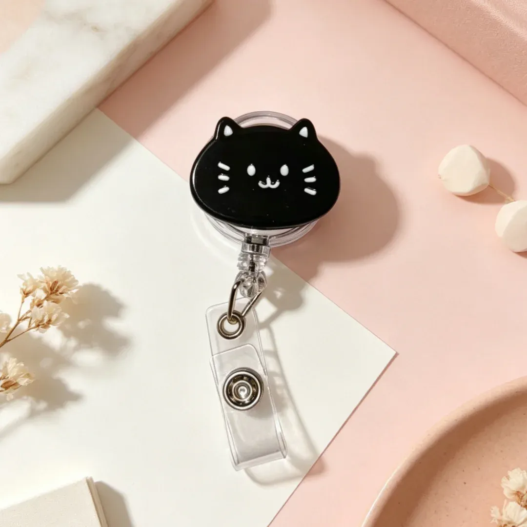 Porte-badge rétractable en forme de chat noir et blanc, lot de 2, accessoire anti-perte pour infirmières et étudiants, extensible et rétractable, idéal pour les cartes d'identité et badges 11