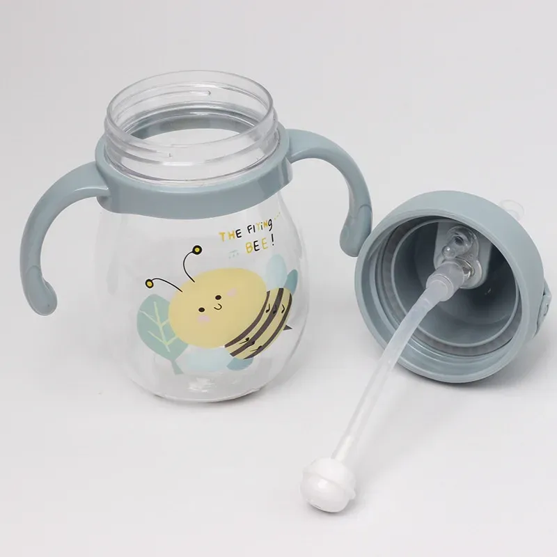 Tasse à paille pour bébé, usage au quotidien