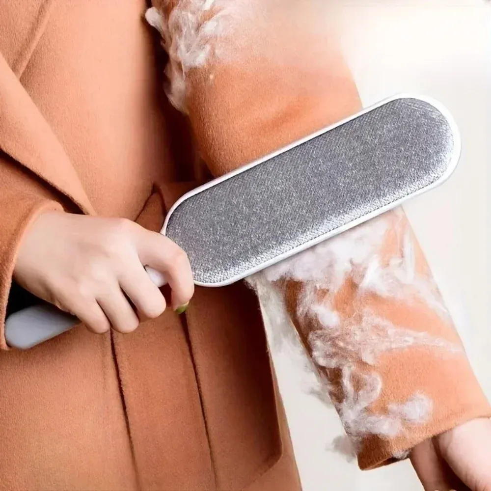 Brosse anti-poils pour meubles et canapés