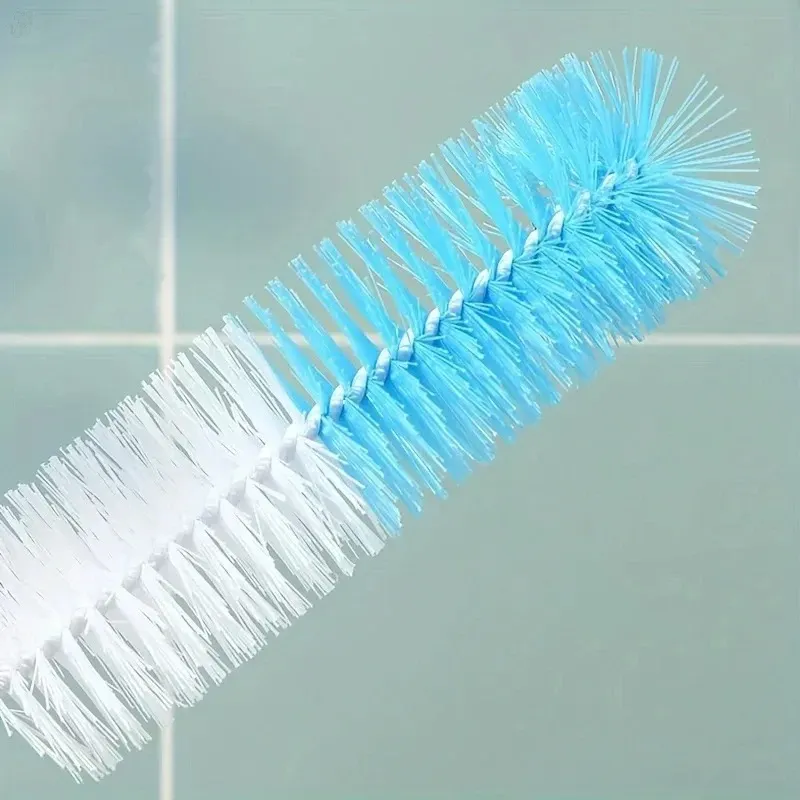 Brosse à long manche pour tasses, en situation