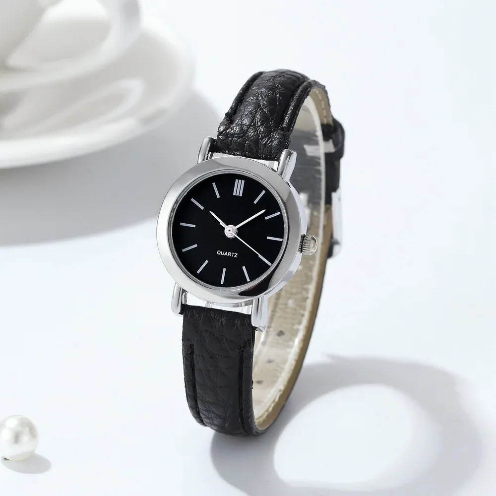 Montre minimaliste à petit cadran pour femme, bracelet en cuir ultra-fin, montre à quartz décontractée 17
