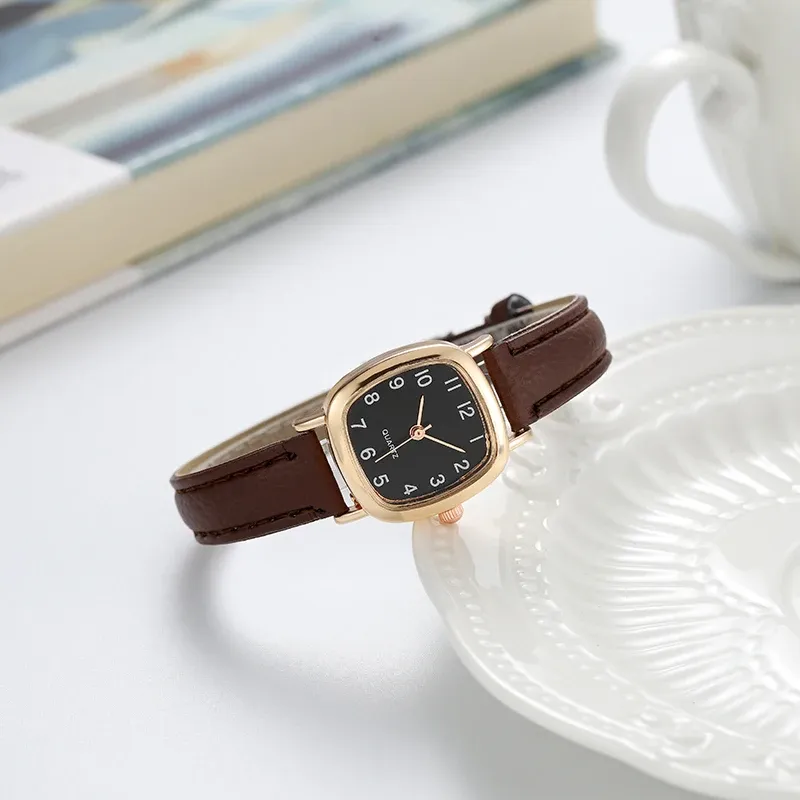 Montre minimaliste à petit cadran pour femme, bracelet en cuir ultra-fin, montre à quartz décontractée 15