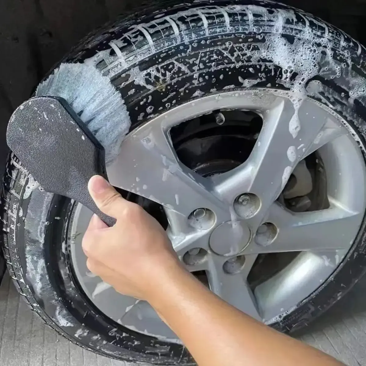 Brosse à manche court pour jantes de voiture, brosse de nettoyage de jantes, kit d'entretien pour jantes de véhicule 3