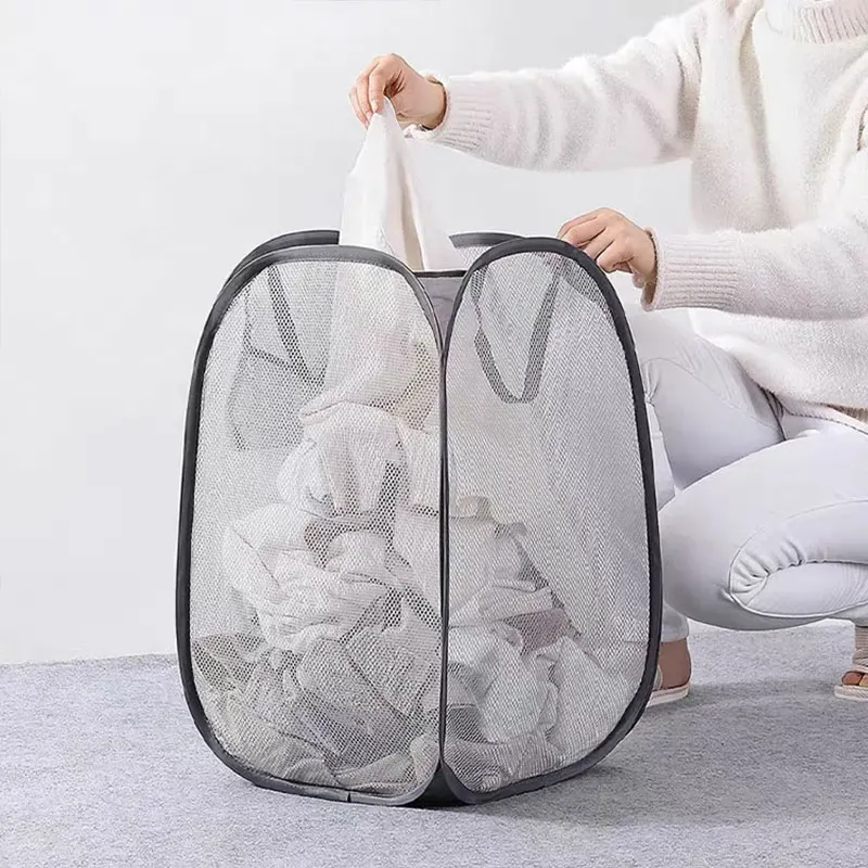 Détail du panier à linge pliable en maille
