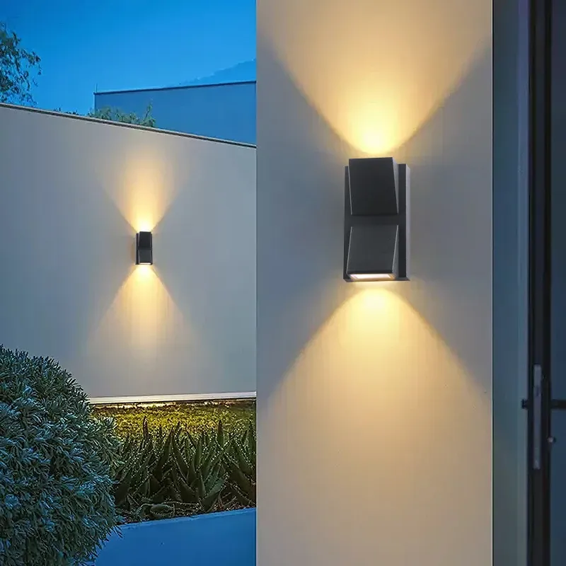 Applique murale LED dans un espace extérieur