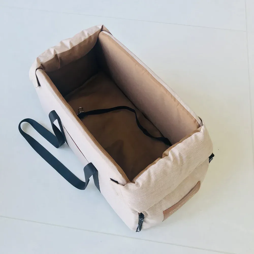 Siège rehausseur de voiture pour chien et chat avec support portable, siège d'appoint pour petits chiens et chats, accoudoir central avec attache de sécurité 8