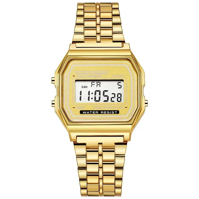 Montre numérique LED de luxe pour homme, mise en situation