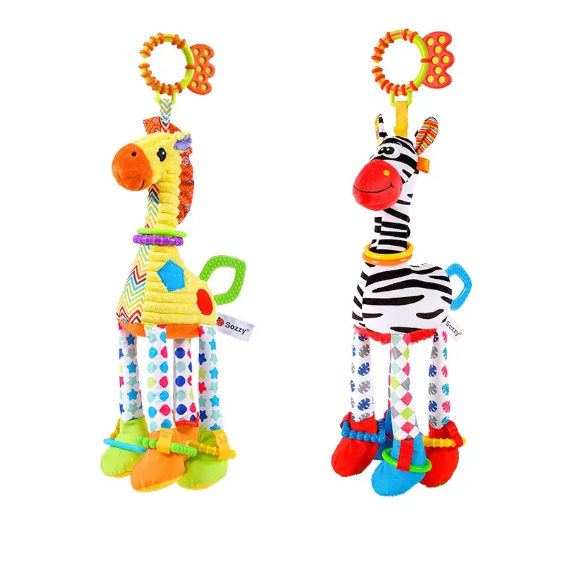 Jouet musical en peluche pour bébé, en situation