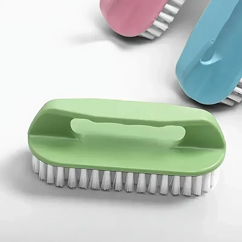 Brosse à récurer en situation d'utilisation