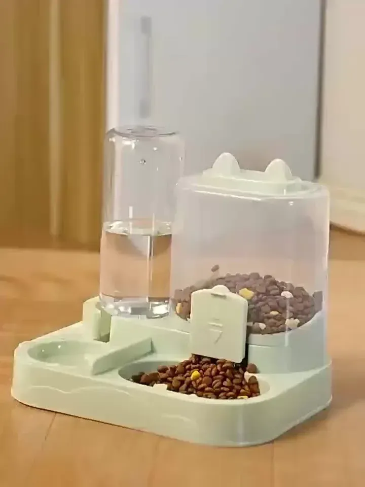 Distributeur pour chats et petits chiens