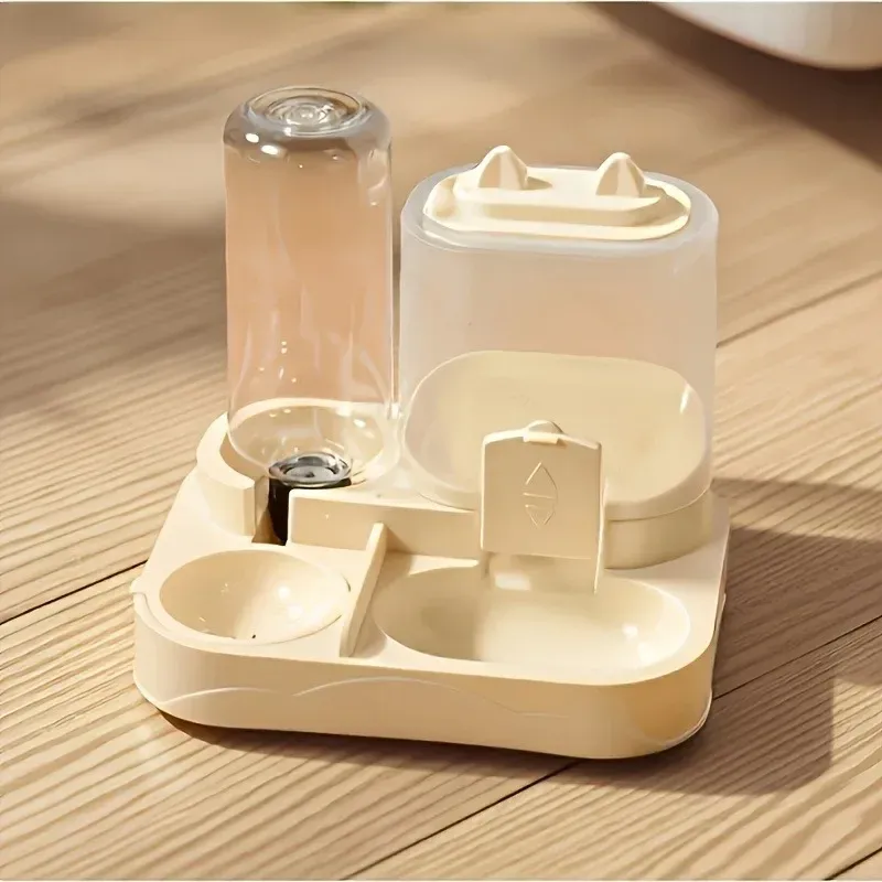 Distributeur d'eau et de nourriture pour chats en intérieur