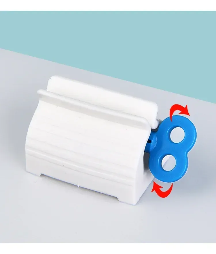 Distributeur de dentifrice dans un intérieur de salle de bains