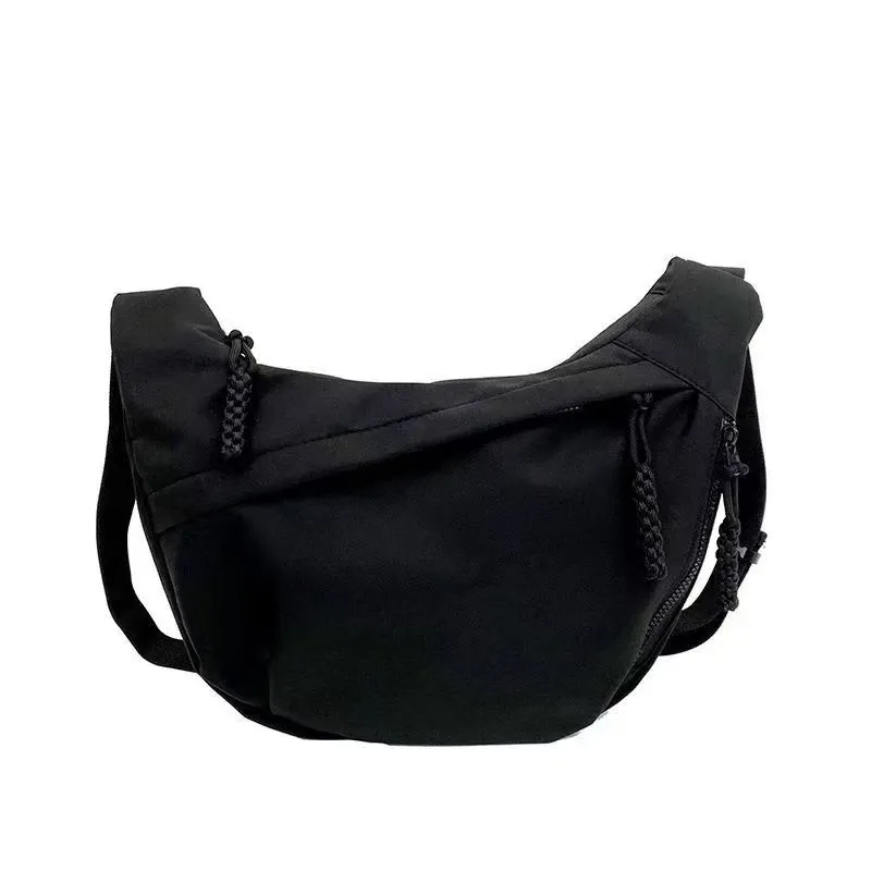 Sac hobo en nylon, détail des finitions
