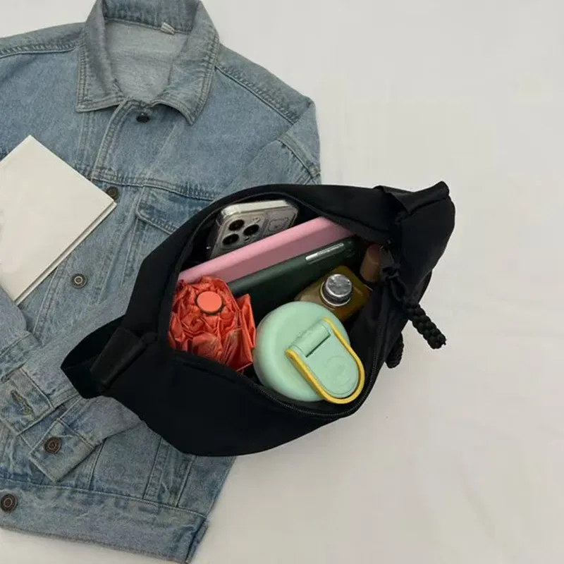 Sac hobo en nylon, mise en situation quotidienne