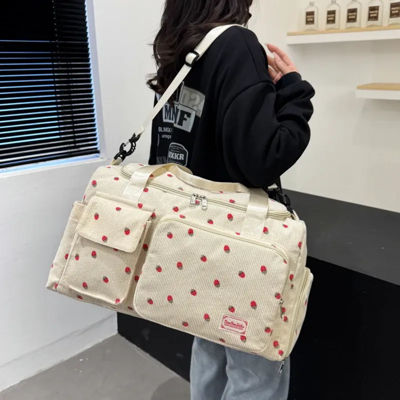 Sac en velours côtelé, détail de la fermeture