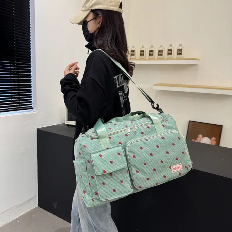 Sac en velours côtelé, détail des coutures