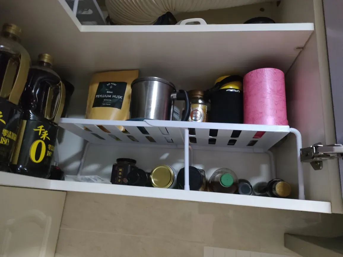 Étagère de rangement dans un intérieur