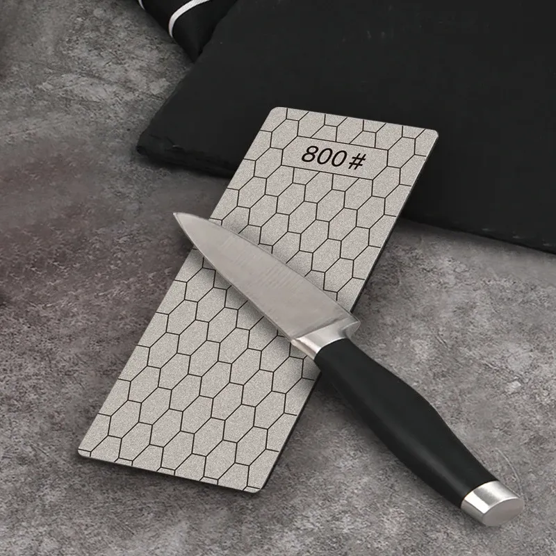 Affûteur de couteaux Sy Tools à la cuisine