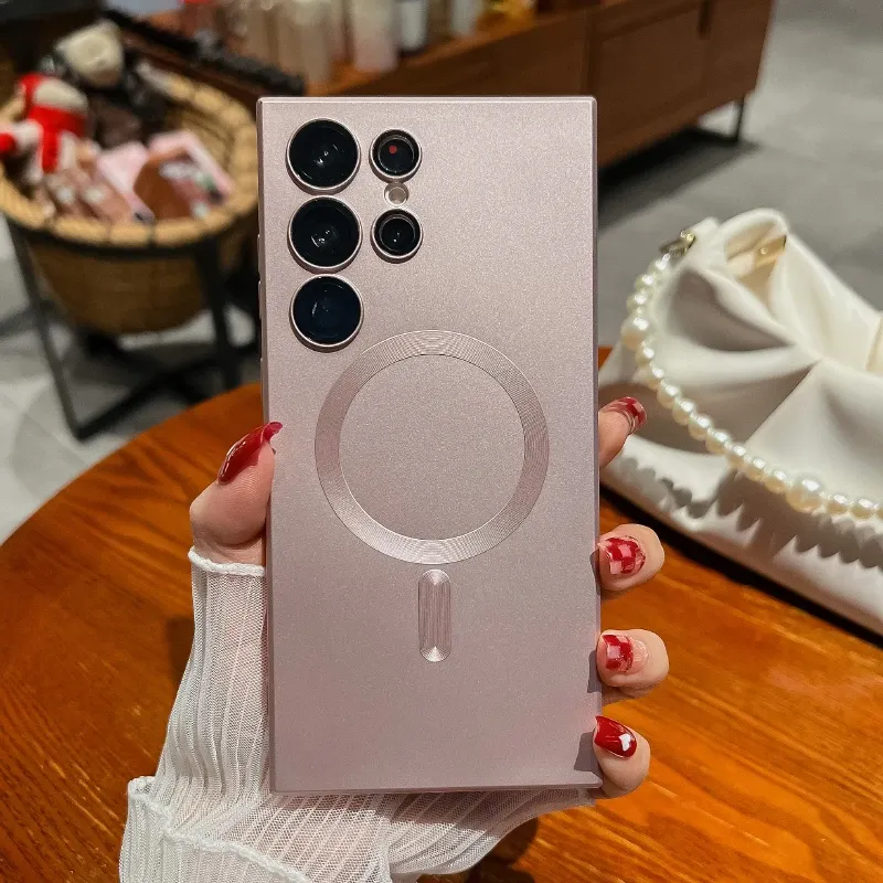 Coque mate au design minimaliste