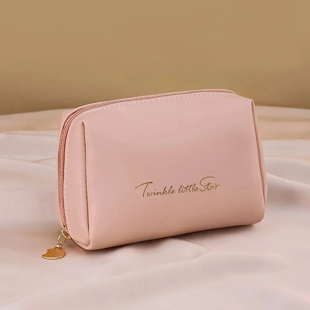 Détail de la trousse de voyage