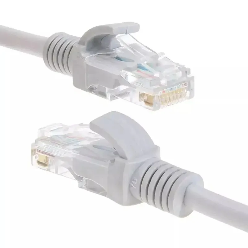 Vue rapprochée de la gaine du câble Ethernet