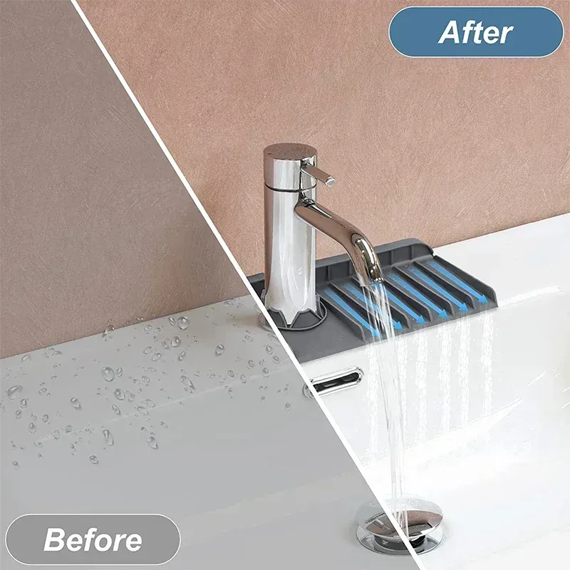 Tapis égouttoir en silicone au pied d'un robinet