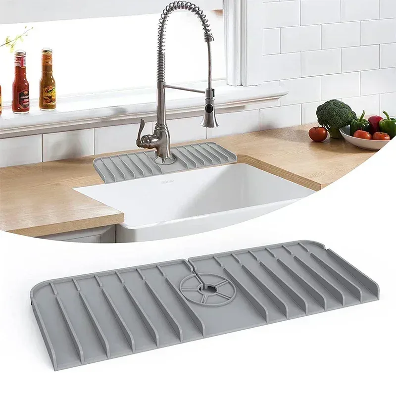 Tapis égouttoir silicone en situation d'usage dans une salle de bains