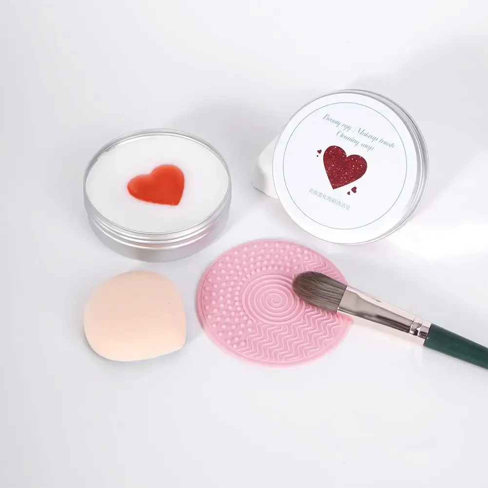 Savon nettoyant pour pinceaux de maquillage, vue d'ensemble