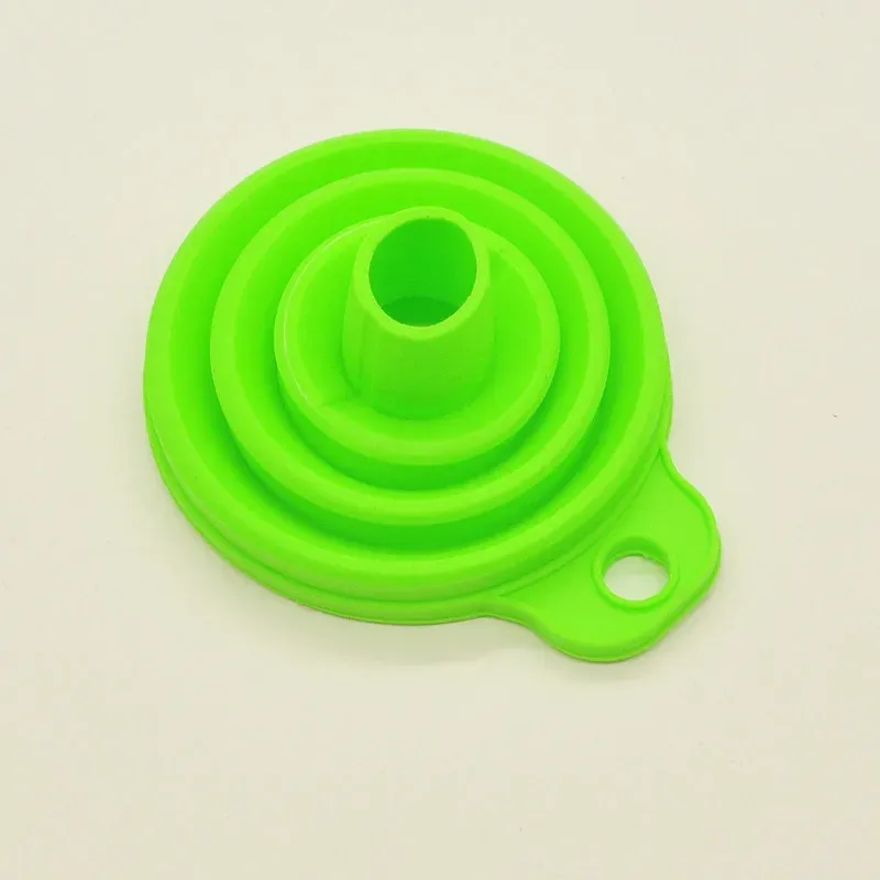 Mini entonnoir pliable en silicone, mise en situation
