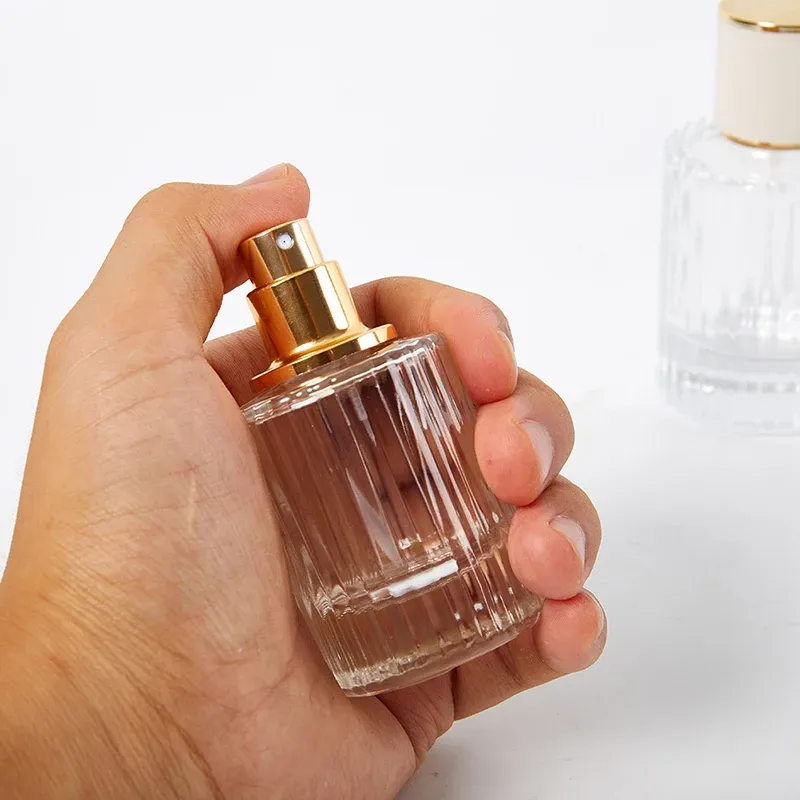 Vaporisateur de parfum en verre, vue d'ensemble