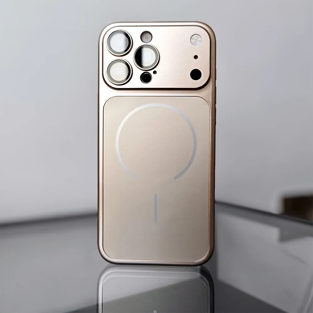 Coque de luxe, détails des contours